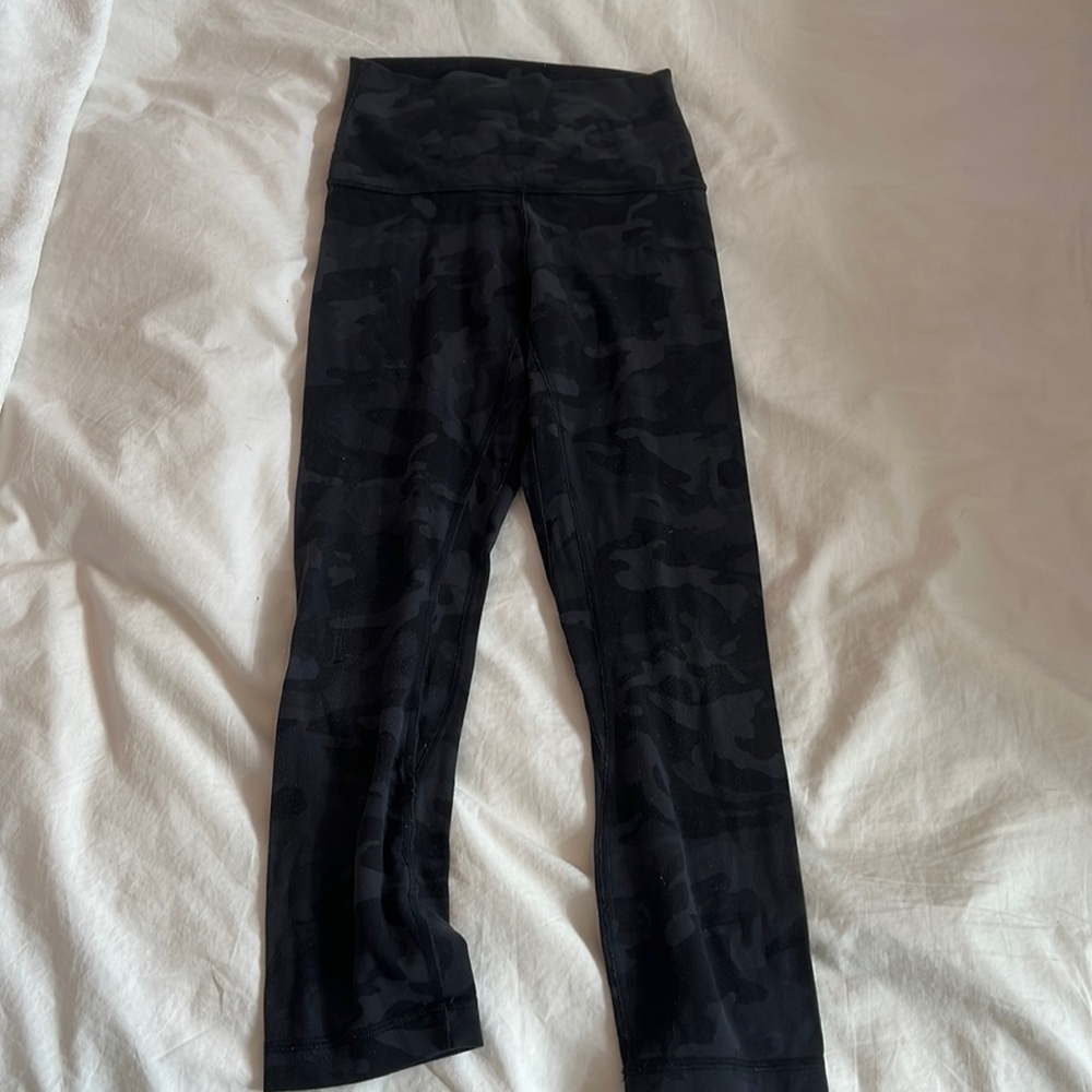 black camo lululemon align leggings 25’